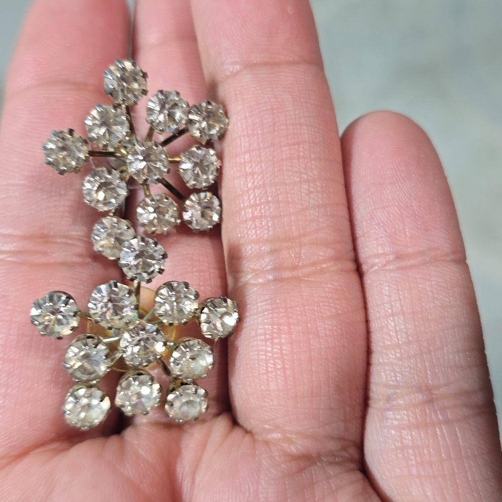 Elegant Faux Silver Crystal Flower Earrings - Picture 4 of 6